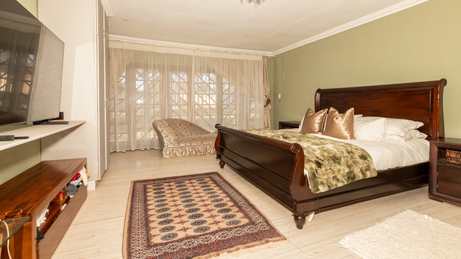 6 Bedroom Property for Sale in Wilkoppies North West